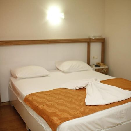 Oezhan Hotel Antalya Bagian luar foto