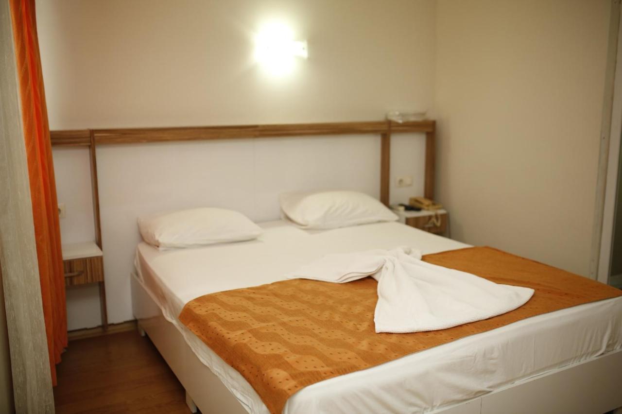 Oezhan Hotel Antalya Bagian luar foto