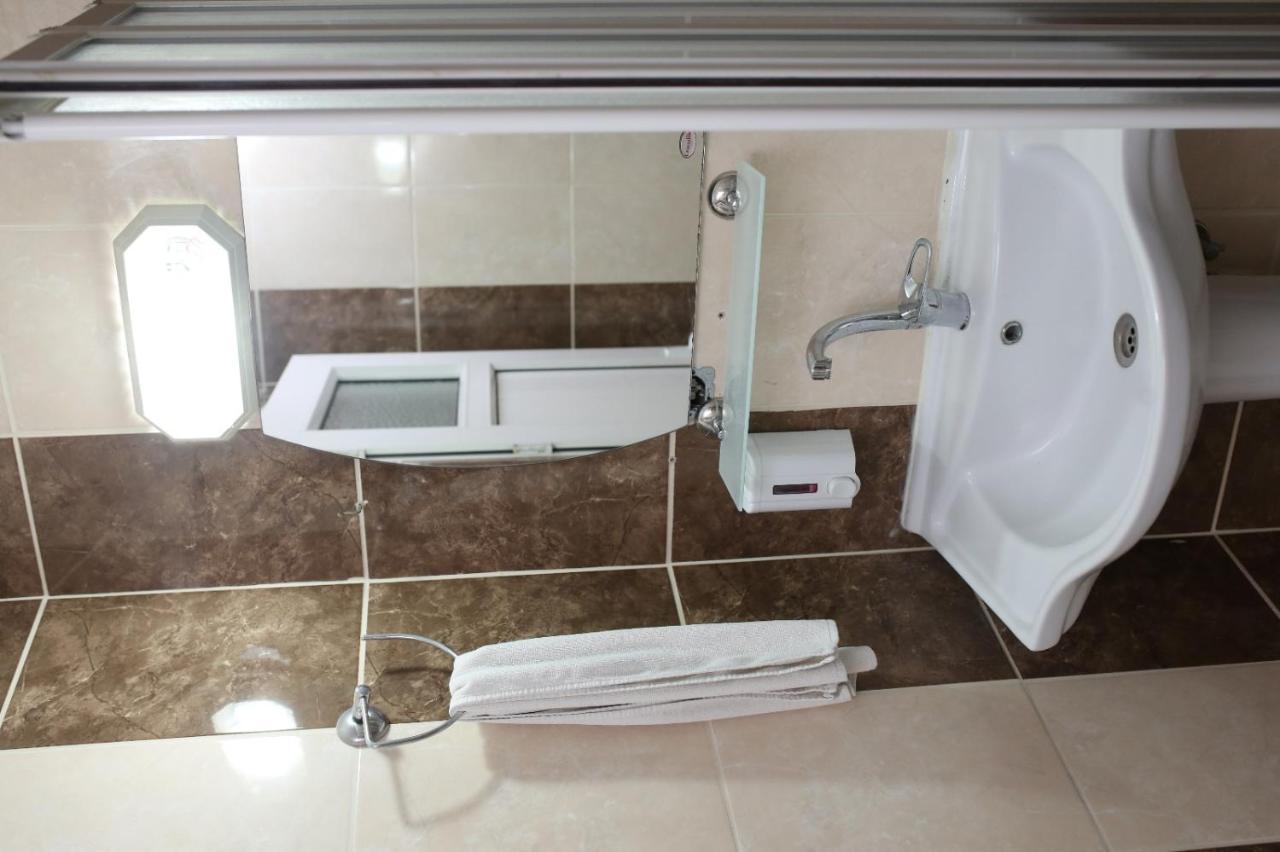 Oezhan Hotel Antalya Bagian luar foto